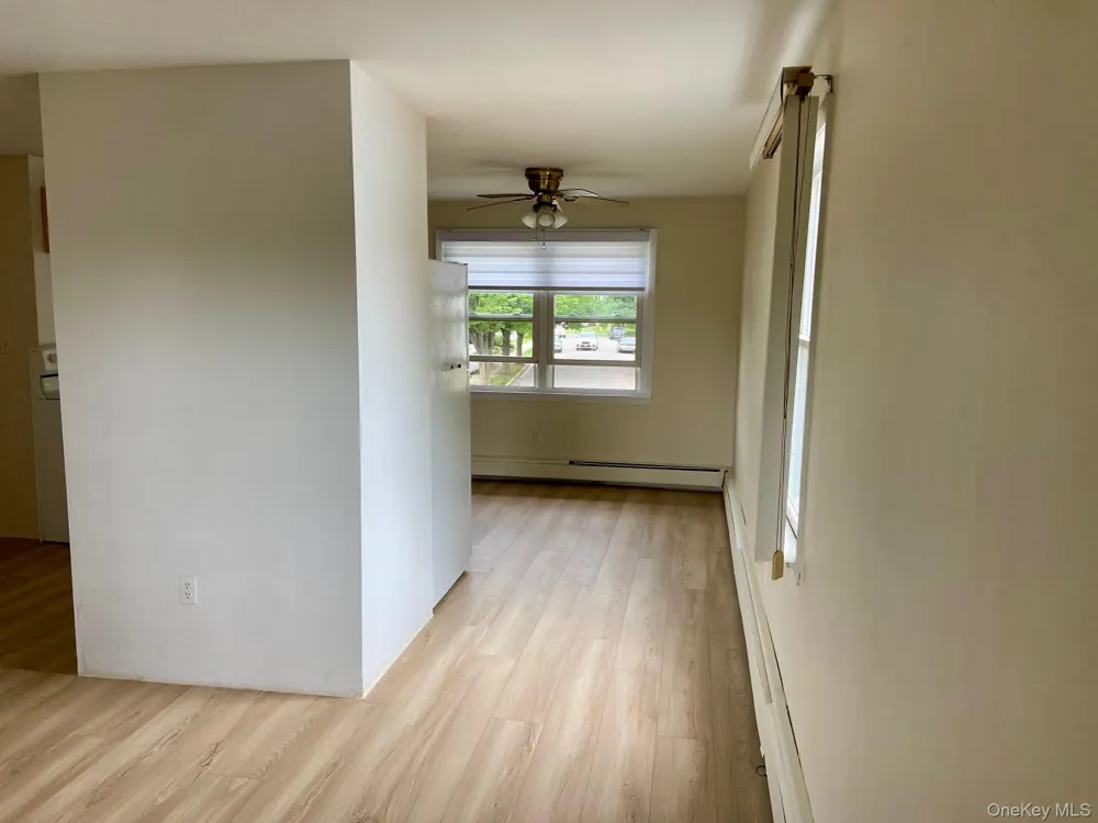11 April Lane Hicksville, NY 11801