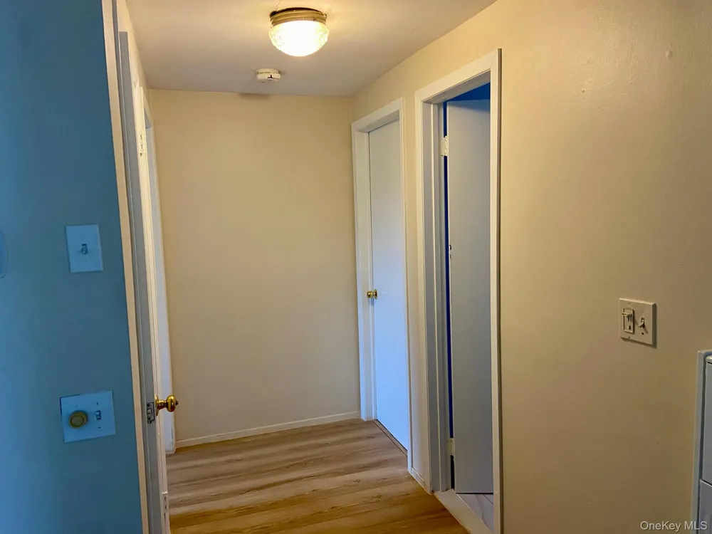 11 April Lane Hicksville, NY 11801