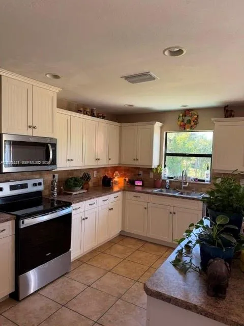 322 SE 46 Lane Cape Coral, FL 33904