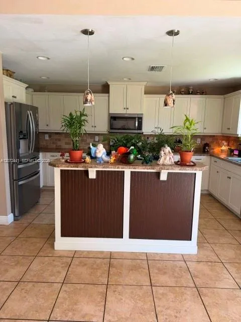 322 SE 46 Lane Cape Coral, FL 33904