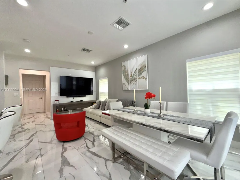 2851 W Prospect Rd #704 Tamarac, FL 33309
