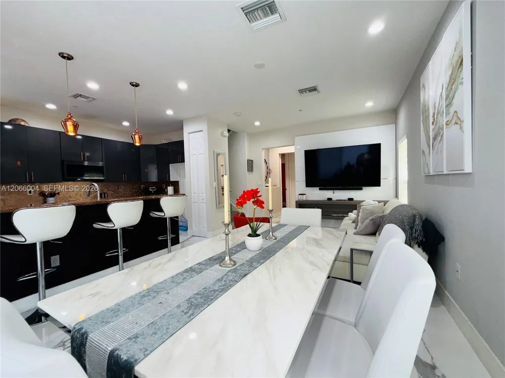 2851 W Prospect Rd #704 Tamarac, FL 33309