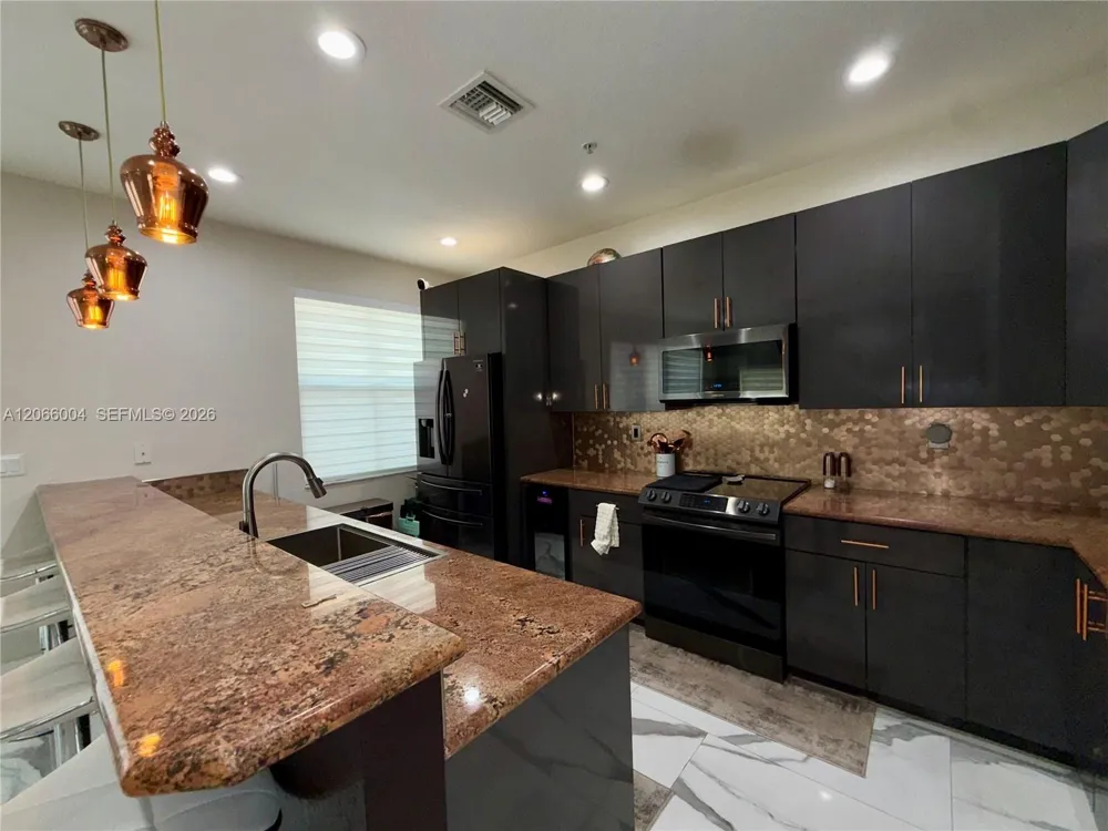 2851 W Prospect Rd #704 Tamarac, FL 33309
