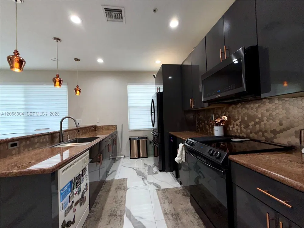 2851 W Prospect Rd #704 Tamarac, FL 33309