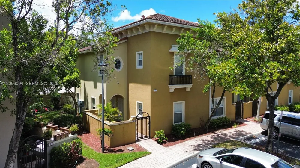2851 W Prospect Rd #704 Tamarac, FL 33309