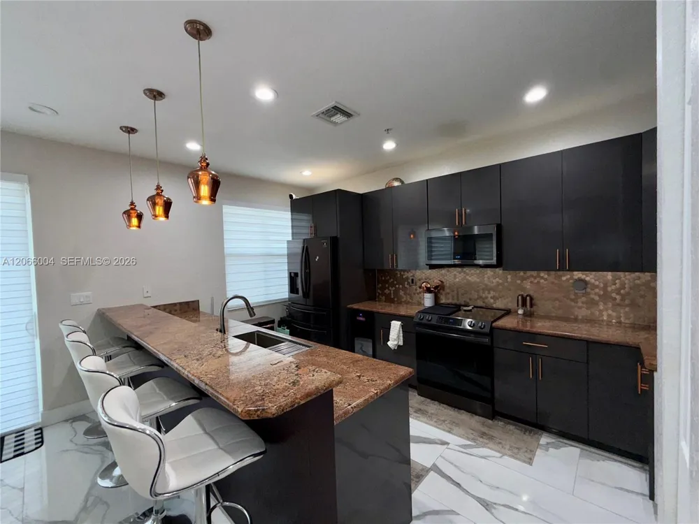 2851 W Prospect Rd #704 Tamarac, FL 33309