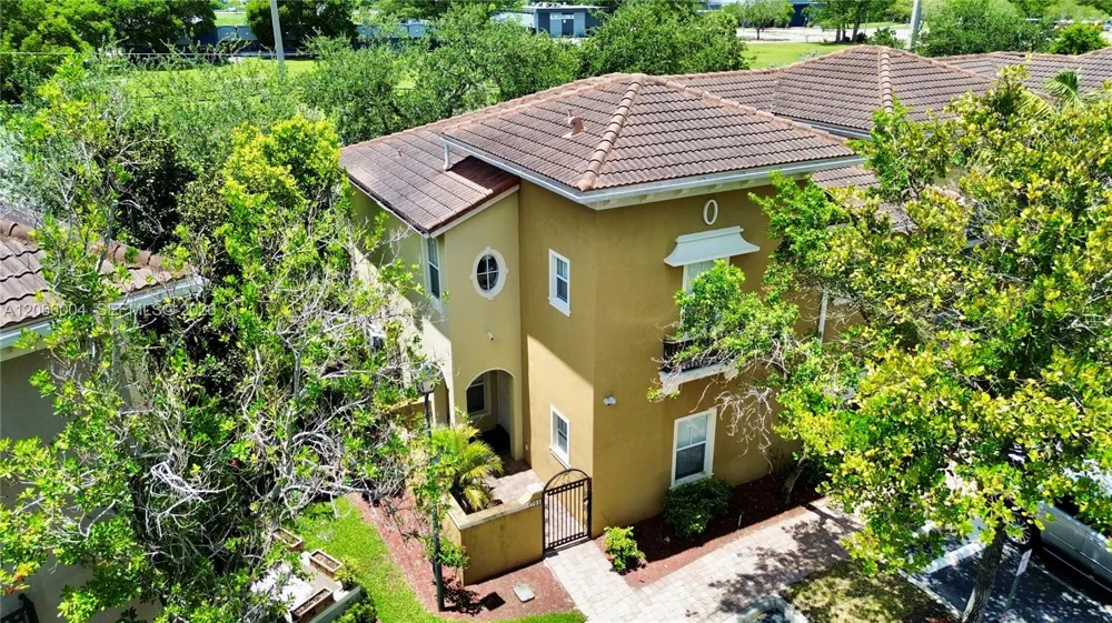 2851 W Prospect Rd #704 Tamarac, FL 33309