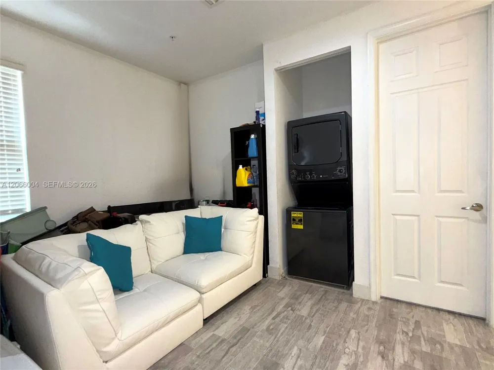 2851 W Prospect Rd #704 Tamarac, FL 33309