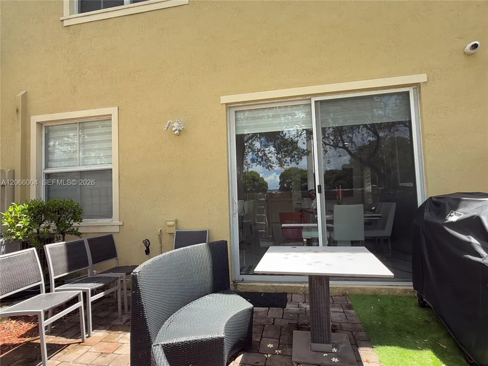 2851 W Prospect Rd #704 Tamarac, FL 33309