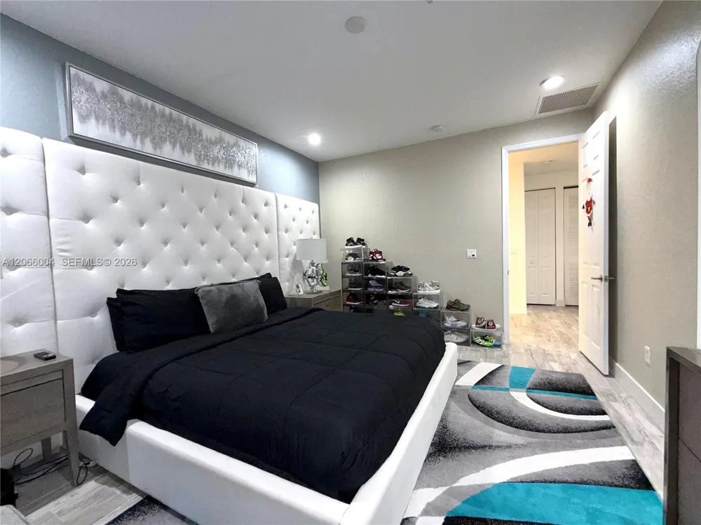 2851 W Prospect Rd #704 Tamarac, FL 33309