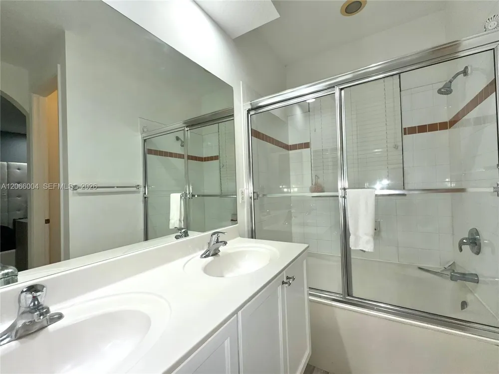 2851 W Prospect Rd #704 Tamarac, FL 33309