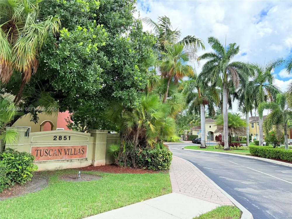 2851 W Prospect Rd #704 Tamarac, FL 33309