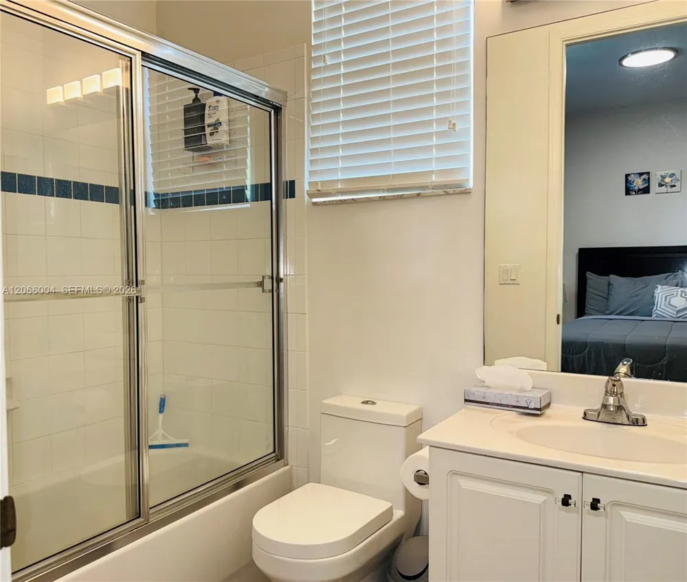 2851 W Prospect Rd #704 Tamarac, FL 33309