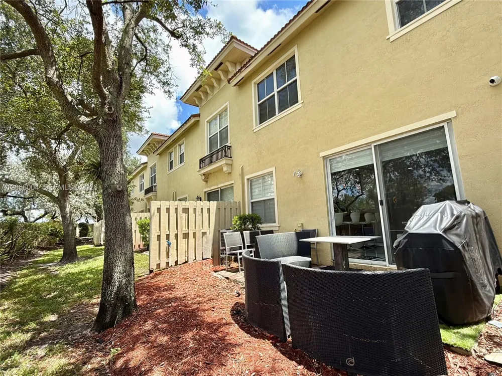 2851 W Prospect Rd #704 Tamarac, FL 33309