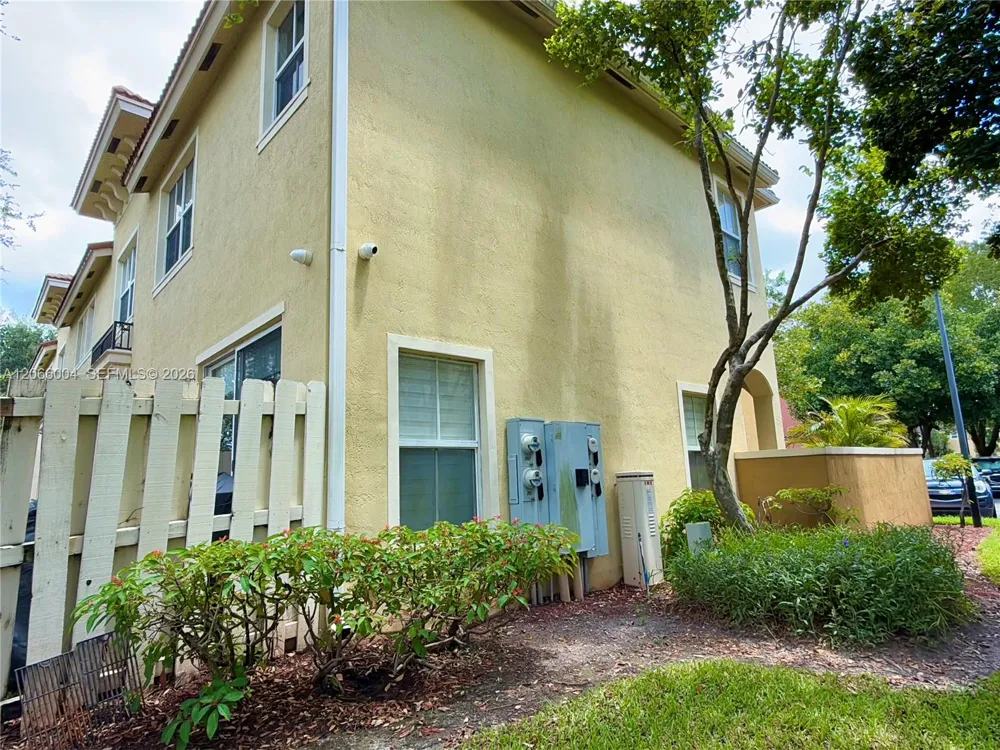 2851 W Prospect Rd #704 Tamarac, FL 33309