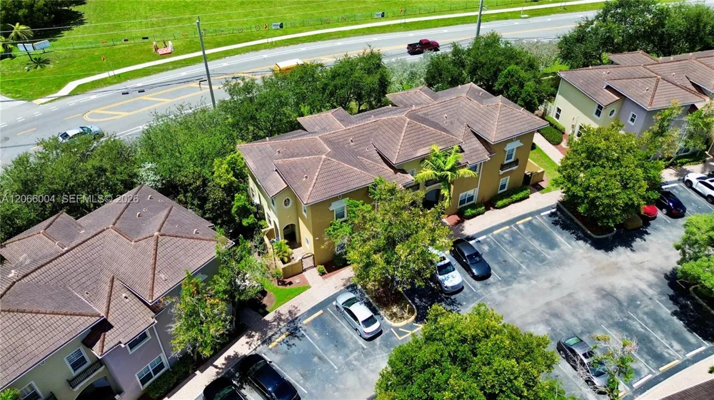 2851 W Prospect Rd #704 Tamarac, FL 33309