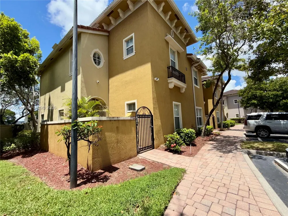 2851 W Prospect Rd #704 Tamarac, FL 33309
