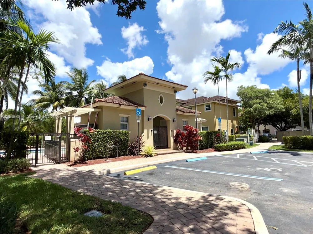 2851 W Prospect Rd #704 Tamarac, FL 33309