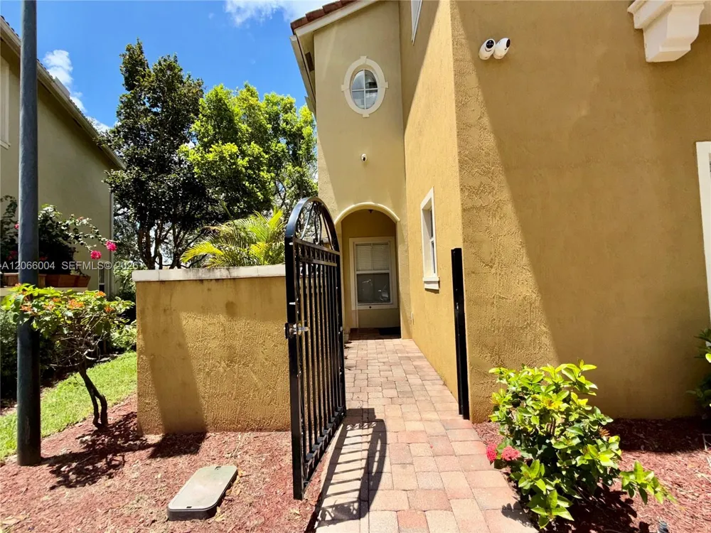 2851 W Prospect Rd #704 Tamarac, FL 33309