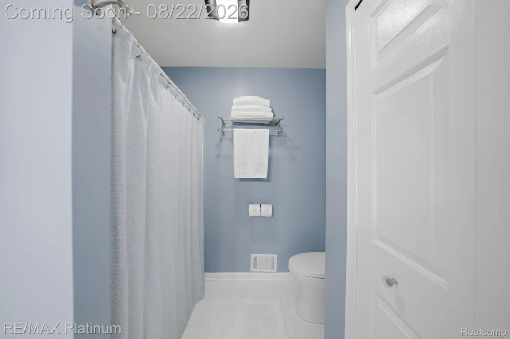 8927 Lantree Drive Hartland Township, MI 48855