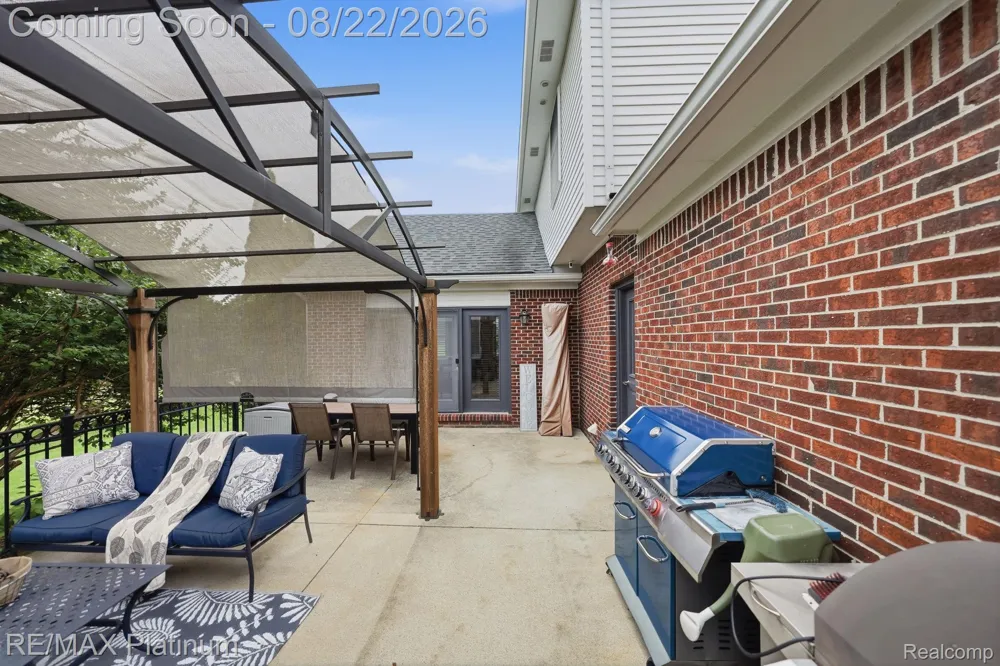 8927 Lantree Drive Hartland Township, MI 48855