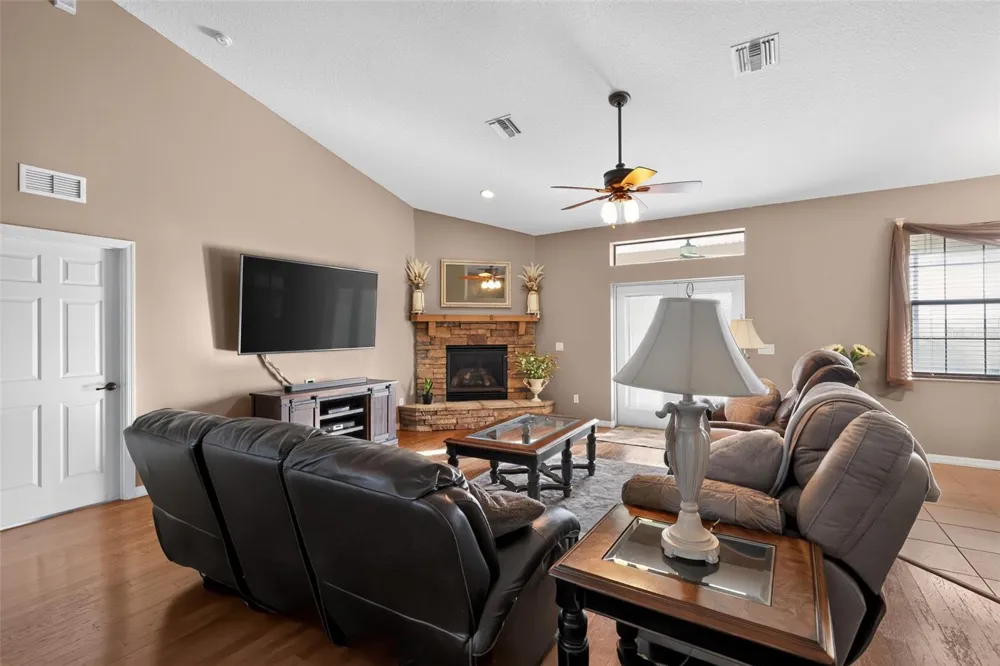 4027 C 470 Lake Panasoffkee, FL 33538