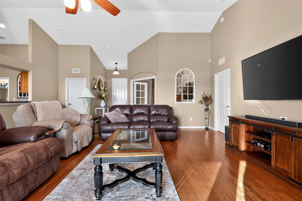 4027 C 470 Lake Panasoffkee, FL 33538