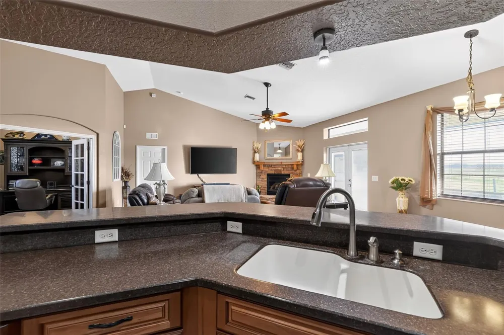 4027 C 470 Lake Panasoffkee, FL 33538