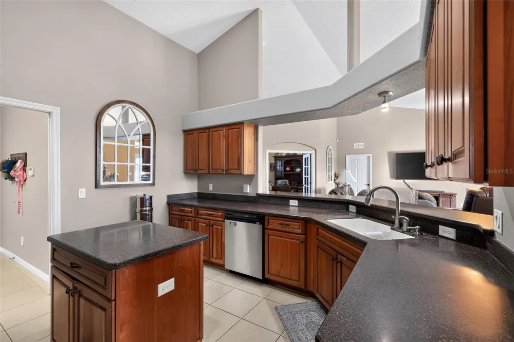4027 C 470 Lake Panasoffkee, FL 33538