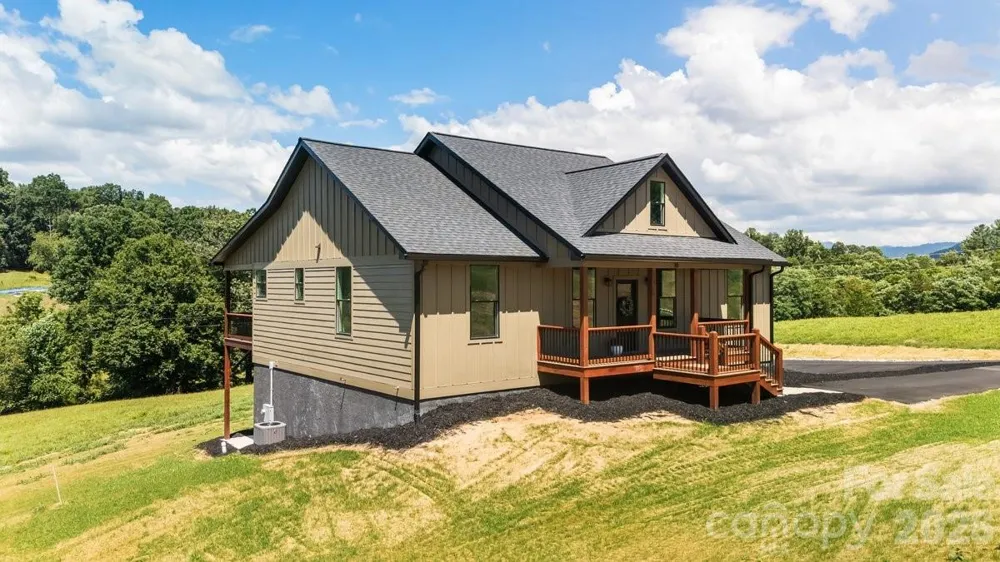 30 Johnny Roberts Road Alexander, NC 28701