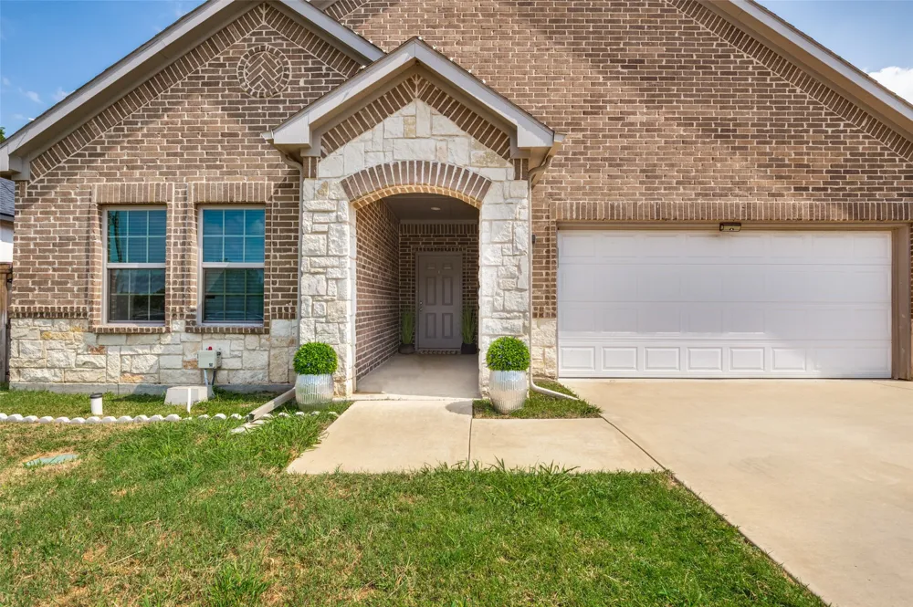 2723 Pike Drive Lancaster, TX 75134
