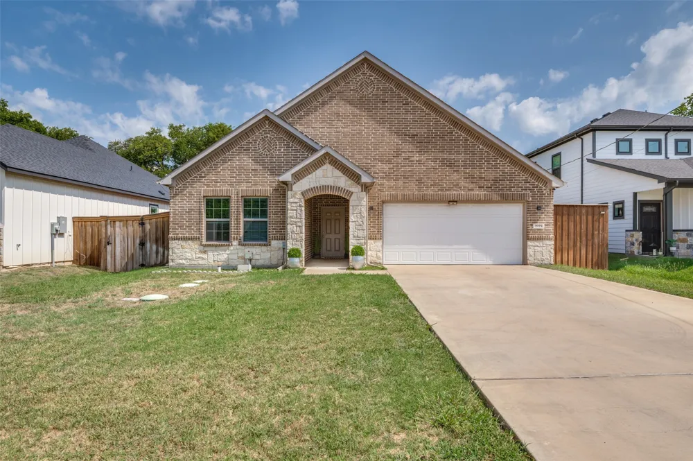 2723 Pike Drive Lancaster, TX 75134
