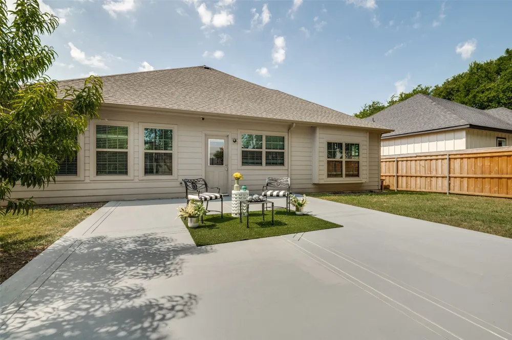 2723 Pike Drive Lancaster, TX 75134
