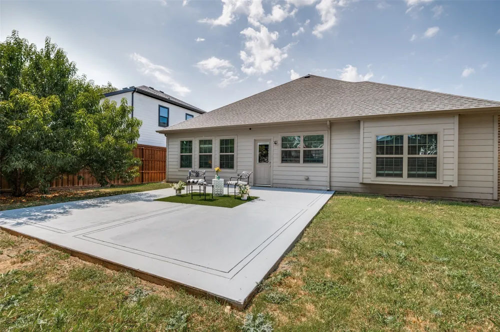 2723 Pike Drive Lancaster, TX 75134