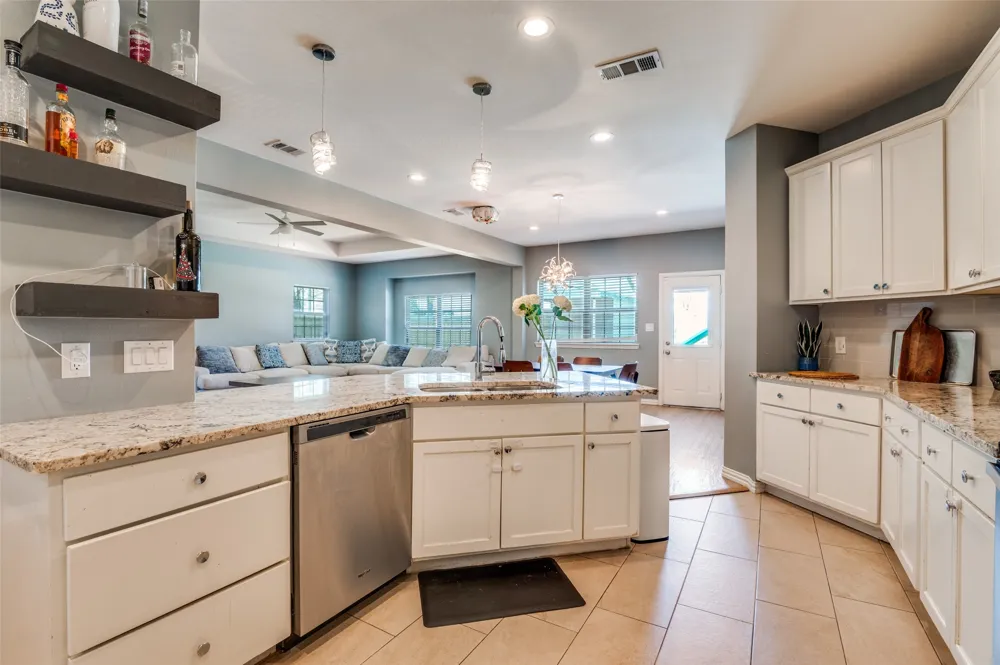 2723 Pike Drive Lancaster, TX 75134