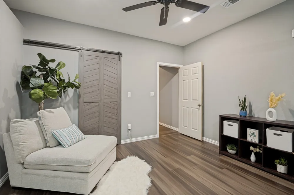 2723 Pike Drive Lancaster, TX 75134