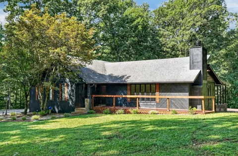 390 Lakeview Trl