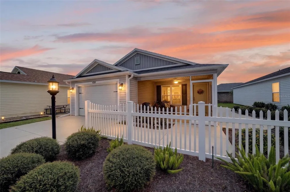 4986 ELLIE LANE The Villages, FL 32163