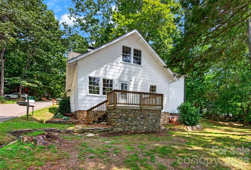 7 Bowers Road Black Mountain, NC 28711