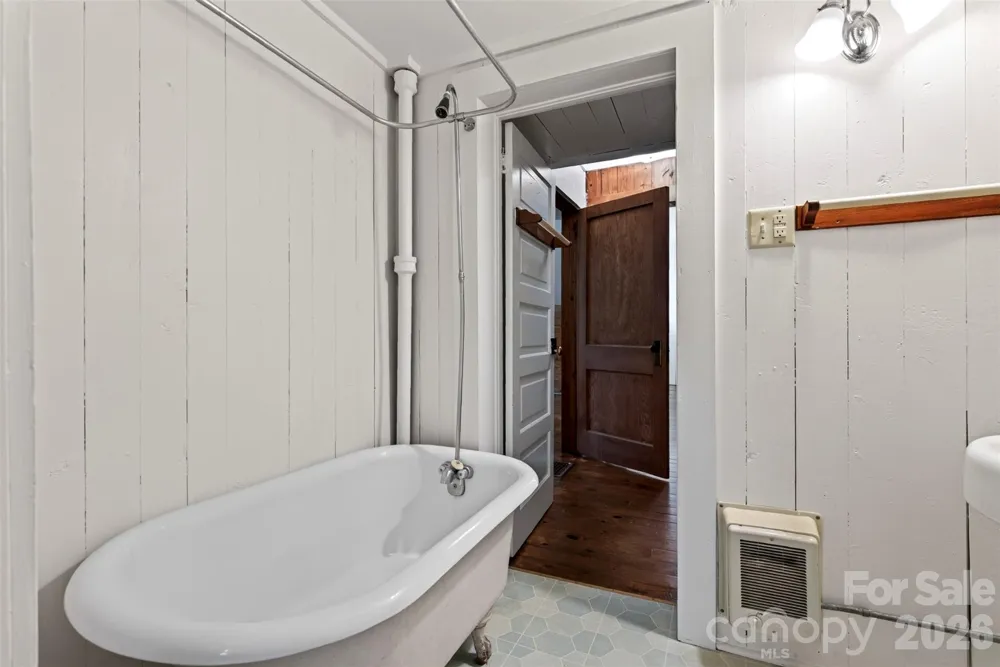 7 Bowers Road Black Mountain, NC 28711
