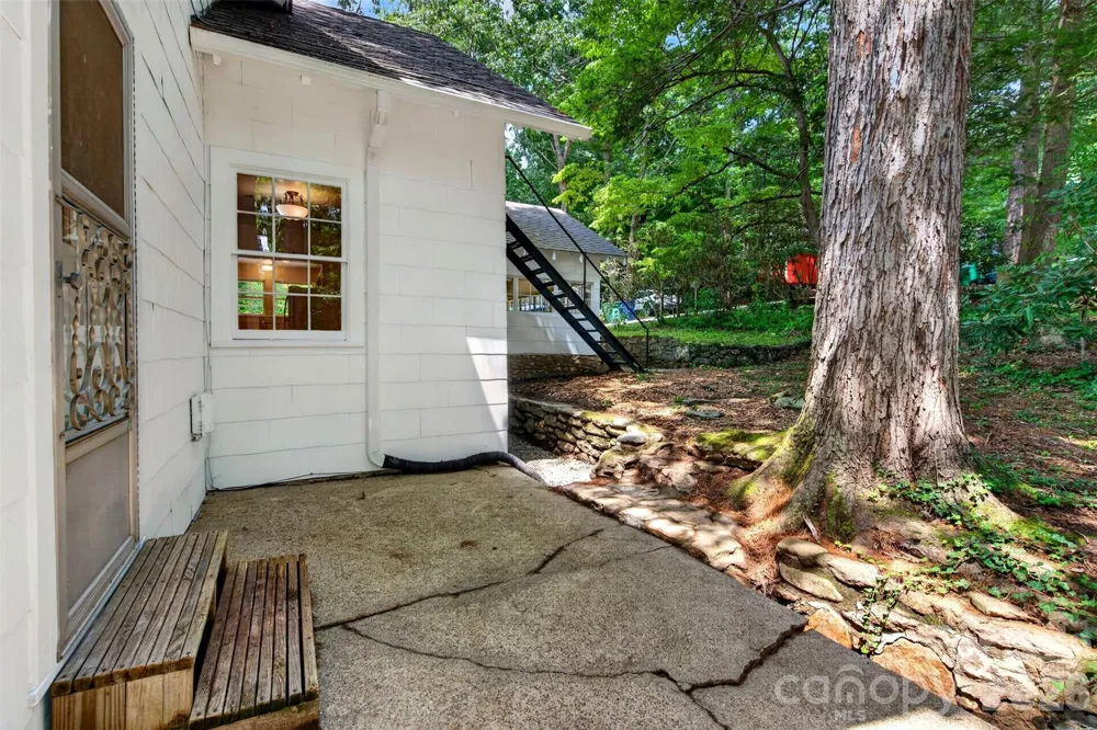 7 Bowers Road Black Mountain, NC 28711