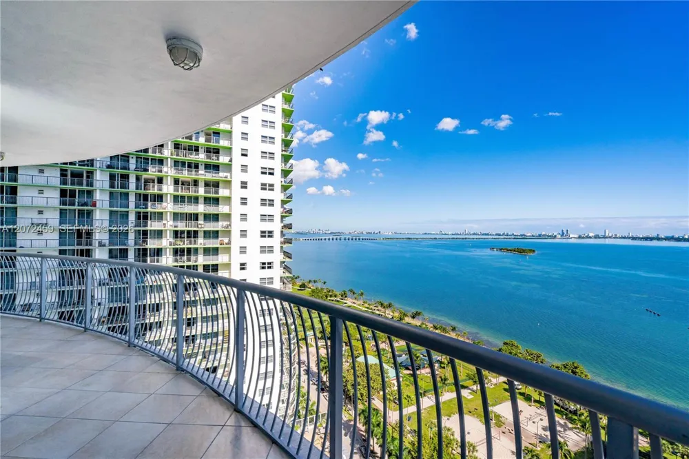 1750 Bayshore Dr #2301 Miami, FL 33132