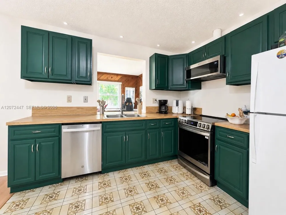 2001 SW 87th Ave North Lauderdale, FL 33068