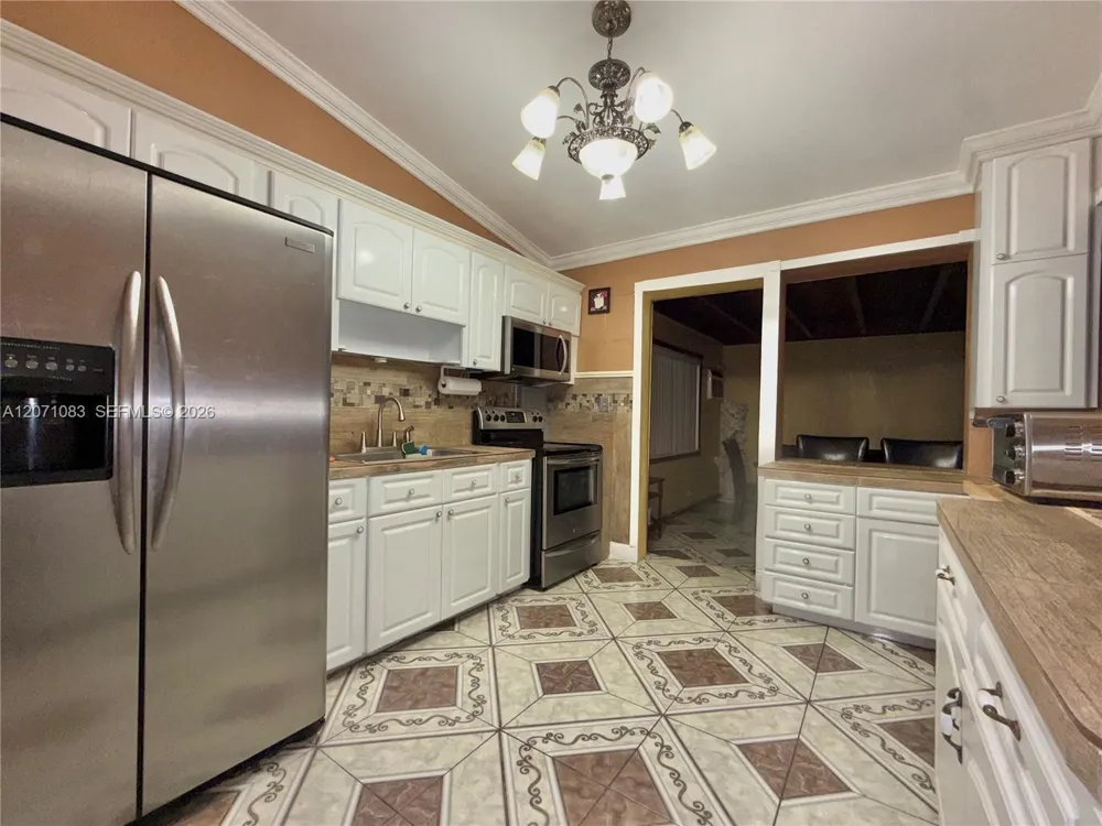 12550 NW 1st Ave North Miami, FL 33168