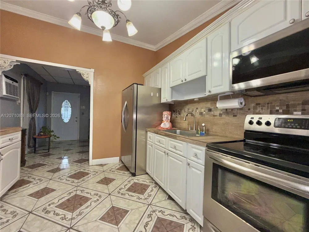 12550 NW 1st Ave North Miami, FL 33168