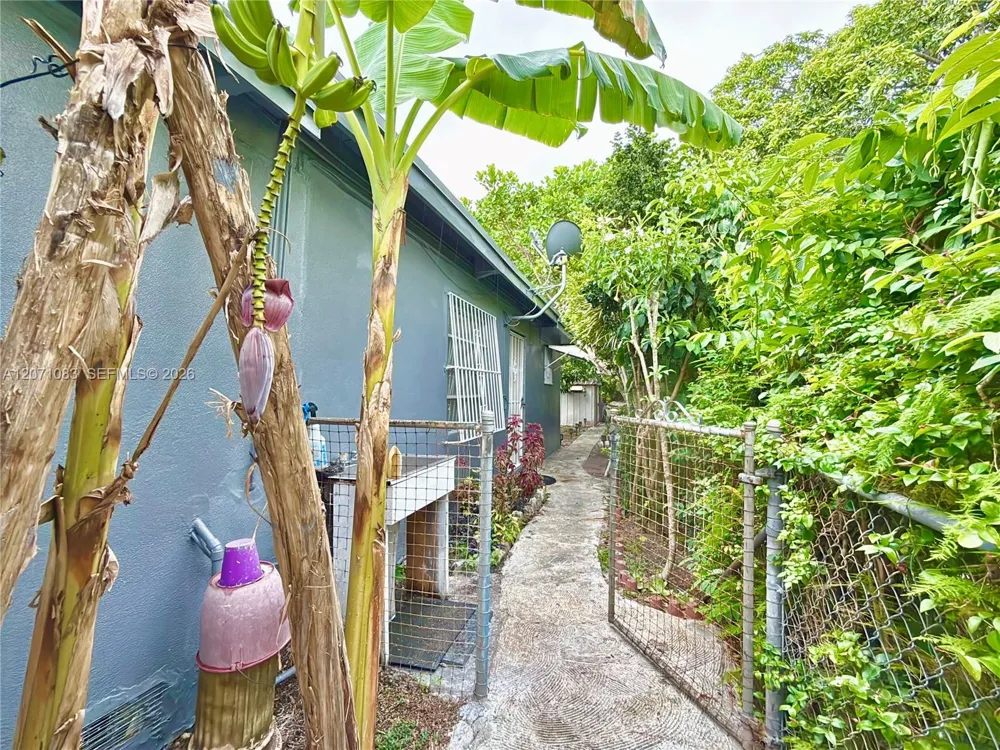 12550 NW 1st Ave North Miami, FL 33168