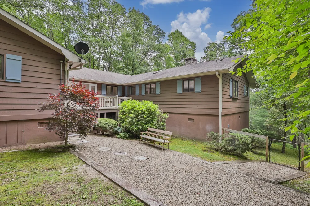 99 Balsam Lane Highlands, NC 28741