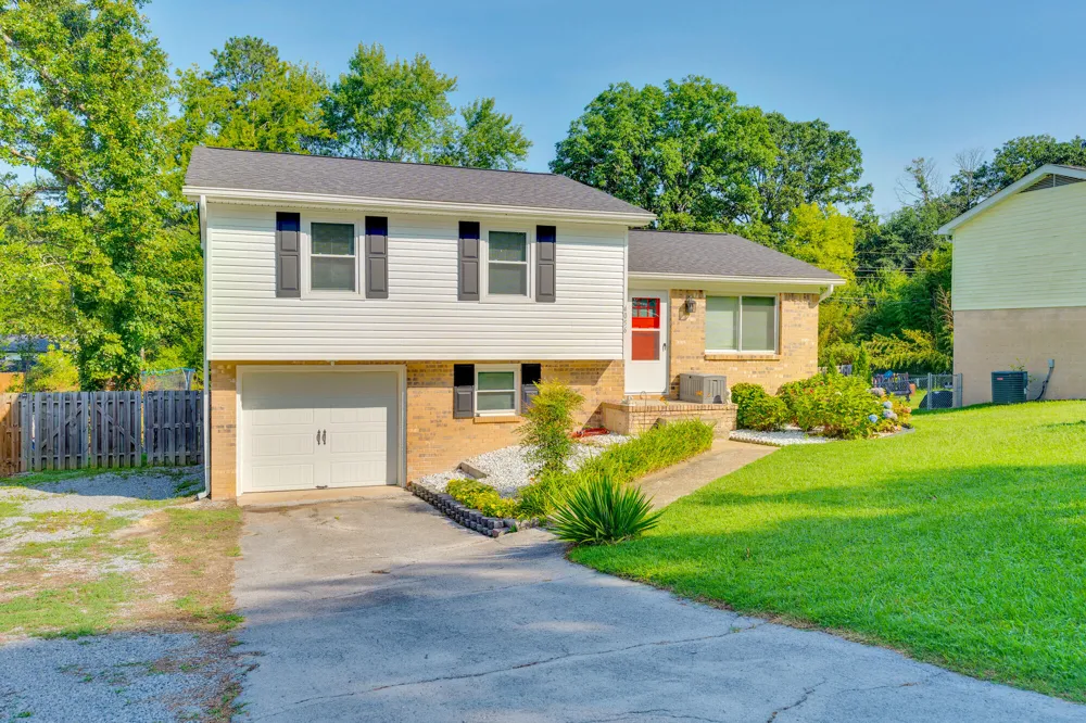4056 E Freedom Circle Ooltewah, TN 37363