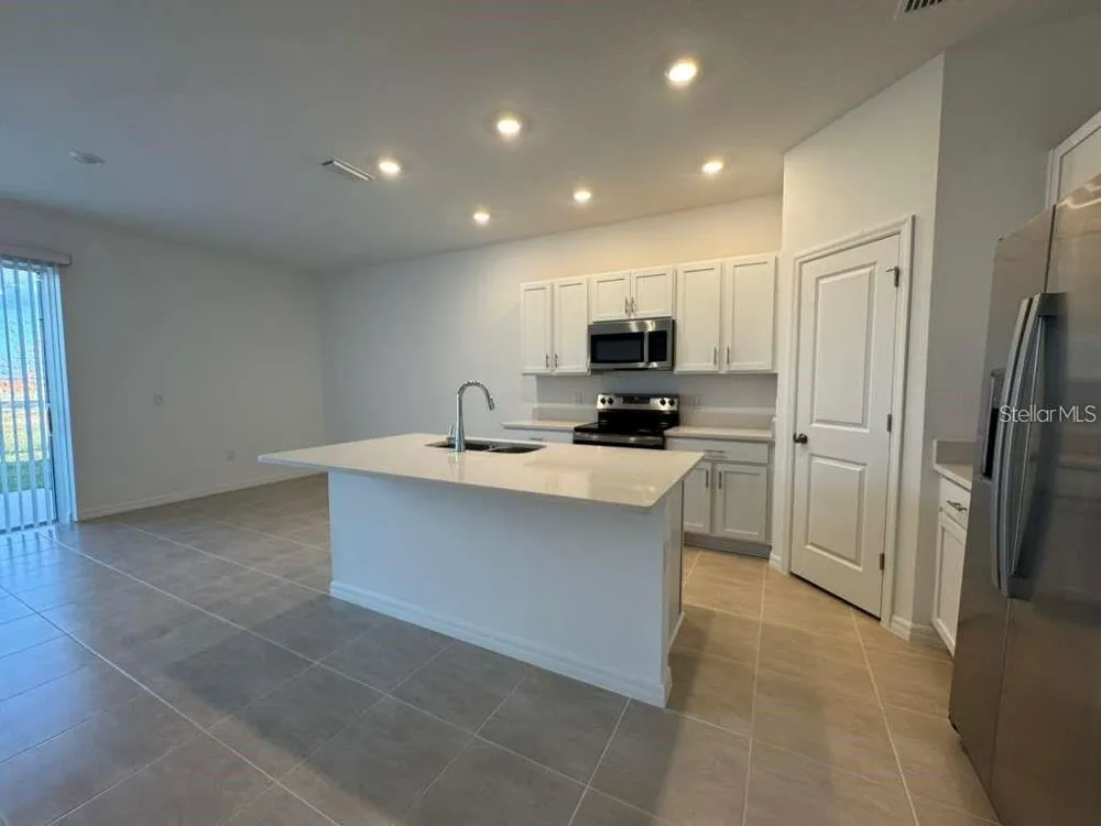 7629 WATERSCAPE DRIVE Groveland, FL 34736