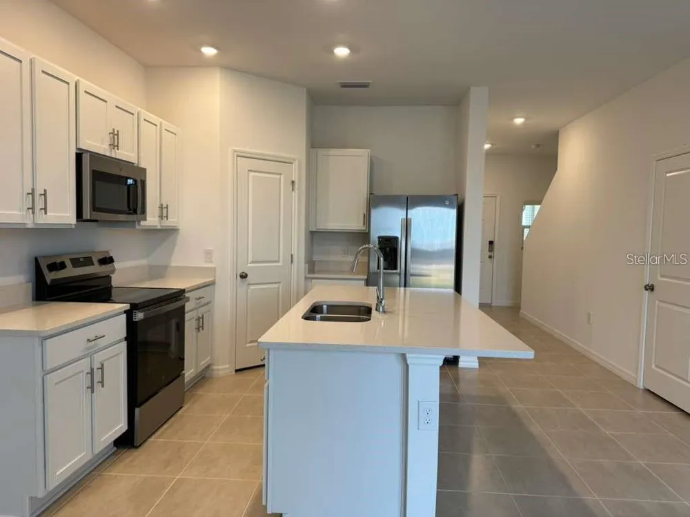 7629 WATERSCAPE DRIVE Groveland, FL 34736